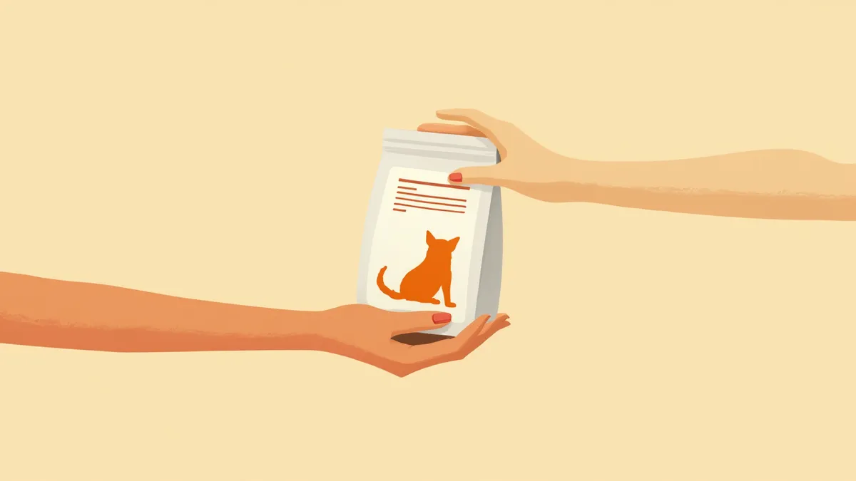 사료 봉투 뒷면의 영양 표시를 확인하는 보호자의 모습